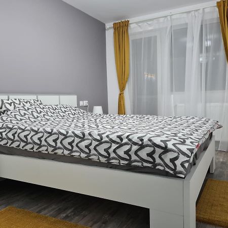 Апартаменты Apartament Terra Тырговиште Экстерьер фото